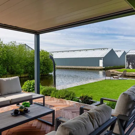 Savannah فيلة Roelofarendsveen